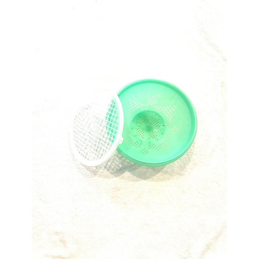 Vintage Green Strainer with White Grid Lid 339-2 516-8 USA‎